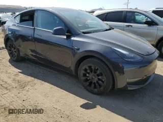 2024 Tesla Model Y Long Range with VIN 7SAYGAEE2RF101616, listed as a Copart auction lot 62236425 with 32,619 mi miles and Salvage title. Bid and sale history available at DreamBid. Image 4.