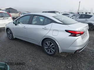 2022 Nissan Versa SV z VIN 3N1CN8EV4NL848302, wystawiony jako IAAI lot #41364363 z przebiegiem 18 556 mil mil oraz . Historia ofert i sprzedaży dostępna na DreamBid. Obrazek 3.