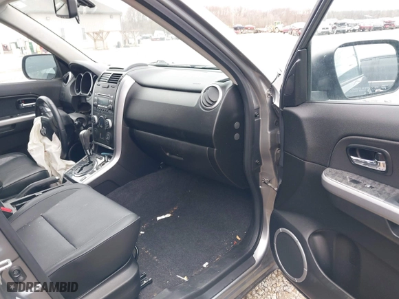 2010 Suzuki Grand Vitara Limited with VIN JS3TE0D73A4100191, listed as a IAAI auction lot 41716351 with 71,656 mi miles. Bid and sale history available at carsss.com. Image 5.