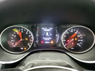 2020 Jeep Compass Latitude z VIN 3C4NJDBB3LT107172, wystawiony jako Copart lot #60655765 z przebiegiem 12 822 mil mil oraz Szkoda całkowita • Salvage title. Historia ofert i sprzedaży dostępna na DreamBid. Obrazek 9.