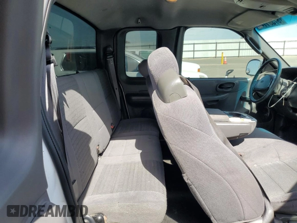 2003 Ford F-150 XL z VIN 2FTRX17253CA75533, wystawiony jako Copart lot #57361145 z przebiegiem 220 482 mil mil oraz Szkoda całkowita • Salvage title. Historia ofert i sprzedaży dostępna na DreamBid. Obrazek 10.