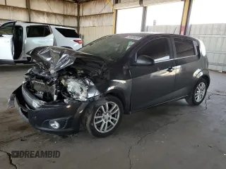 2016 Chevrolet Sonic LT z VIN 1G1JC6SH3G4164808, wystawiony jako Copart lot #58698655 z przebiegiem Nie podano mil oraz Szkoda całkowita • Salvage title. Historia ofert i sprzedaży dostępna na DreamBid. Obrazek 1.