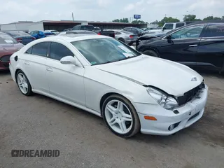 2006 Mercedes-Benz CLS 500 z VIN WDDDJ75X26A062201, wystawiony jako IAAI lot #42121649 z przebiegiem 153 951 mil mil oraz . Historia ofert i sprzedaży dostępna na DreamBid. Obrazek 1.