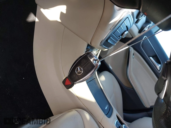 2016 Mercedes-Benz GLA 250 z VIN WDCTG4GB5GJ197978, wystawiony jako IAAI lot #41194006 z przebiegiem 178 671 mil mil oraz . Historia ofert i sprzedaży dostępna na DreamBid. Obrazek 11.