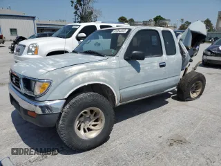 1993 Toyota Pickup DLX z VIN 4TAVN13D3PZ113874, wystawiony jako Copart lot #65384333 z przebiegiem 225 463 mil mil oraz Szkoda całkowita • Salvage title. Historia ofert i sprzedaży dostępna na DreamBid. Obrazek 1.