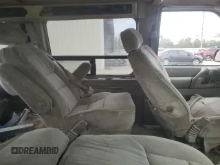2000 GMC Safari z VIN 1GDDM19W3YB518506, wystawiony jako Copart lot #80923314 z przebiegiem 303 166 mil mil oraz Szkody całkowita. Historia ofert i sprzedaży dostępna na DreamBid. Obrazek 10.