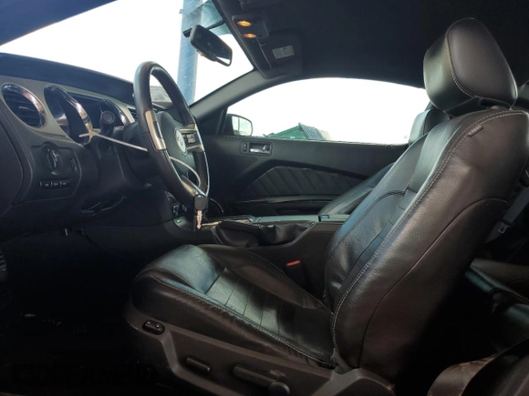 2010 Ford Mustang V6 with VIN 1ZVBP8AN6A5128015, listed as a Copart auction lot 59201315 with 143,591 mi miles and Salvage title. Bid and sale history available at DreamBid. Image 7.