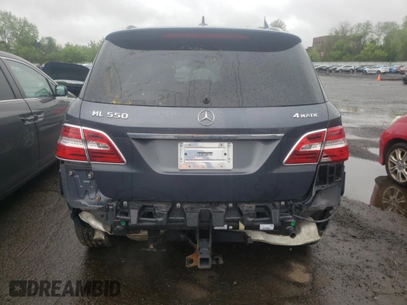 2013 Mercedes-Benz M 550 z VIN 4JGDA7DBXDA151247, wystawiony jako Copart lot #54742695 z przebiegiem 131 205 mil mil oraz Szkoda całkowita • Salvage title. Historia ofert i sprzedaży dostępna na DreamBid. Obrazek 6.
