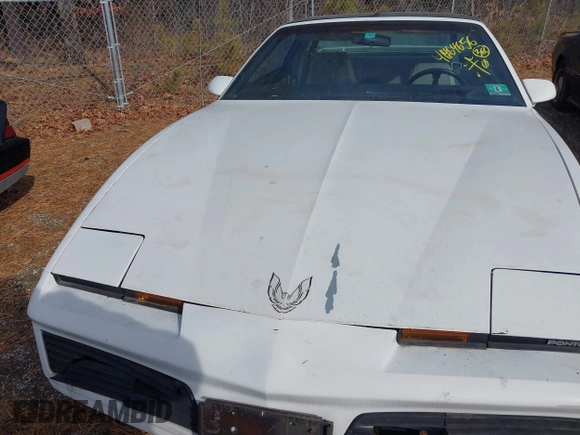 1984 Pontiac Firebird z VIN 1G2AS8711EN215638, wystawiony jako IAAI lot #41464656 z przebiegiem 110 500 mil mil oraz . Historia ofert i sprzedaży dostępna na DreamBid. Obrazek 6.