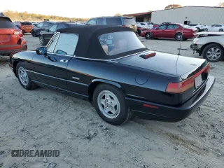 1991 Alfa Romeo Spider z VIN ZARBB32G1M6007546, wystawiony jako Copart lot #79666614 z przebiegiem 72 567 mil mil oraz Czysty tytuł • Clean title. Historia ofert i sprzedaży dostępna na DreamBid. Obrazek 2.