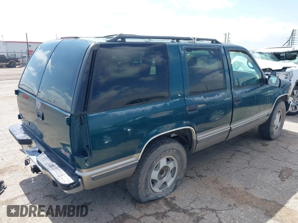 1998 GMC Yukon z VIN 1GKEK13R3WJ715863, wystawiony jako IAAI lot #42410130 z przebiegiem 154 139 mil mil oraz . Historia ofert i sprzedaży dostępna na DreamBid. Obrazek 4.
