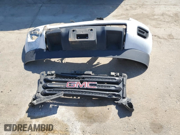 2018 GMC Canyon 2WD with VIN 1GTG5BEN8J1142124, listed as a Copart auction lot 52396385 with 100,836 mi miles and Salvage Title. Bid and sale history available at carsss.com. Image 12.