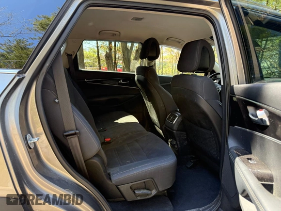 2016 Kia Sorento LX with VIN 5XYPGDA50GG134006, listed as a Copart auction lot 53333085 with 140,200 mi miles and Clean Title. Bid and sale history available at DreamBid. Image 6.