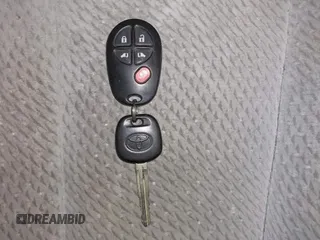 2014 Toyota Sienna LE AAS z VIN 5TDKK3DC5ES506503, wystawiony jako IAAI lot #42076671 z przebiegiem 320 016 mil mil oraz . Historia ofert i sprzedaży dostępna na DreamBid. Obrazek 11.