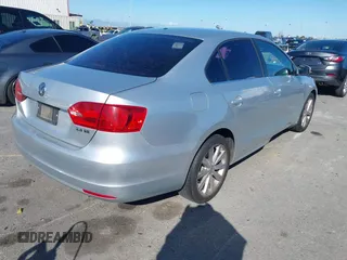 2013 Volkswagen Jetta SE with VIN 3VWDP7AJ6DM412727, listed as a IAAI auction lot 41824054 with 175,093 mi miles and . Bid and sale history available at DreamBid. Image 4.