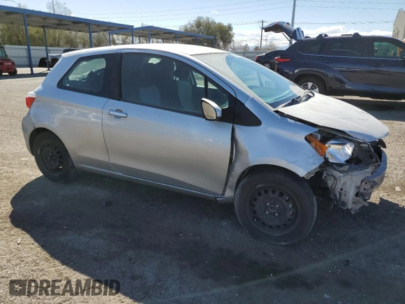 2012 Toyota Yaris L z VIN JTDJTUD36CD501205, wystawiony jako Copart lot #49529145 z przebiegiem 307 992 mil mil oraz Szkoda całkowita • Salvage title. Historia ofert i sprzedaży dostępna na DreamBid. Obrazek 4.