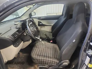 2012 Scion iQ z VIN JTNJJXB04CJ012587, wystawiony jako Copart lot #58191845 z przebiegiem 104 601 mil mil oraz Szkoda całkowita • Salvage title. Historia ofert i sprzedaży dostępna na DreamBid. Obrazek 7.