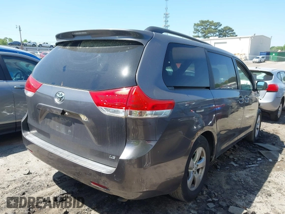2011 Toyota Sienna LE AAS z VIN 5TDKK3DC3BS112980, wystawiony jako IAAI lot #42053582 z przebiegiem 232 404 mil mil oraz . Historia ofert i sprzedaży dostępna na DreamBid. Obrazek 4.