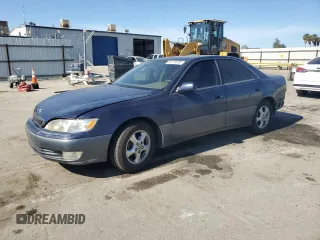 1997 Lexus ES 300 z VIN JT8BF22G0V0003208, wystawiony jako Copart lot #60170055 z przebiegiem 202 993 mil mil oraz Szkoda całkowita • Salvage title. Historia ofert i sprzedaży dostępna na DreamBid. Obrazek 1.