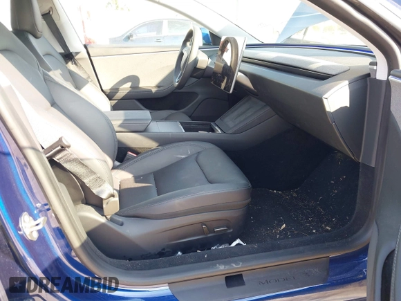2024 Tesla Model 3 z VIN 5YJ3E1EA4RF751347, wystawiony jako IAAI lot #42185531 z przebiegiem 9 328 mil mil oraz . Historia ofert i sprzedaży dostępna na DreamBid. Obrazek 5.
