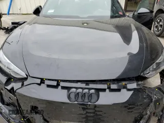 2024 Audi e-tron GT Premium Plus z VIN WAUCJBFW6R7001964, wystawiony jako Copart lot #44019705 z przebiegiem Nie podano mil oraz Czysty tytuł • Clean title. Historia ofert i sprzedaży dostępna na DreamBid. Obrazek 11.