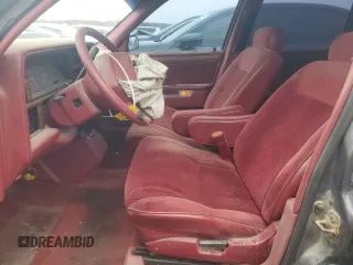 1993 Dodge Dynasty z VIN 1B3XC4638PD195963, wystawiony jako Copart lot #49120625 z przebiegiem 86 825 mil mil oraz Szkoda całkowita • Salvage title. Historia ofert i sprzedaży dostępna na DreamBid. Obrazek 7.