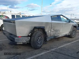 2024 Tesla Cybertruck с VIN 7G2CEHEDXRA026834, выставлен на аукционе IAAI как лот 41448419 с пробегом 2 938 миль миль и . История ставок и продаж доступна на DreamBid. Изображение 6.