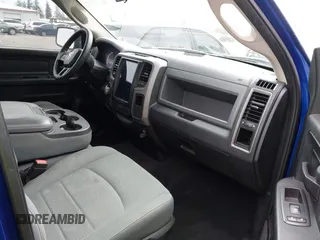 2016 Ram 1500 Express z VIN 1C6RR7FG5GS184948, wystawiony jako IAAI lot #41836159 z przebiegiem 147 710 mil mil oraz . Historia ofert i sprzedaży dostępna na DreamBid. Obrazek 5.