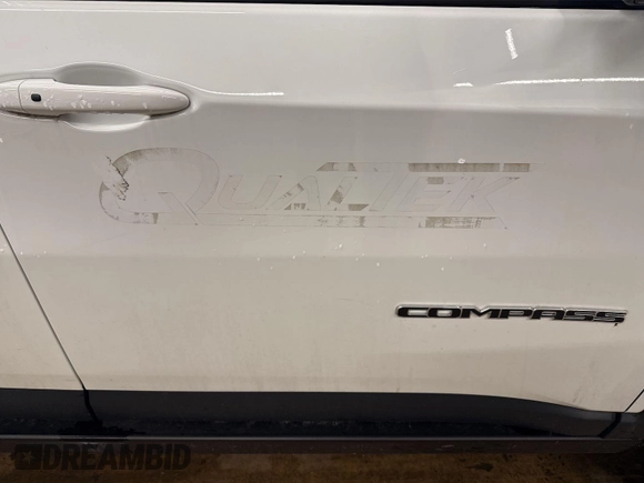 2022 Jeep Compass Latitude with VIN 3C4NJDBB1NT205930, listed as a IAAI auction lot 42801149 with 11,098 mi miles and . Bid and sale history available at DreamBid. Image 25.