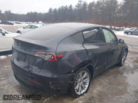 2024 Tesla Model Y Long Range with VIN 7SAYGDEE3RA239499, listed as a IAAI auction lot 41632887 with Not Provided miles. Bid and sale history available at carsss.com. Image 4.