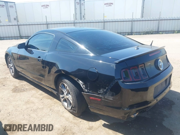 2013 Ford Mustang V6 z VIN 1ZVBP8AM2D5259728, wystawiony jako IAAI lot #42478522 z przebiegiem 179 685 mil mil oraz . Historia ofert i sprzedaży dostępna na DreamBid. Obrazek 3.