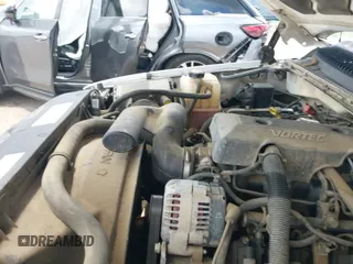 1999 GMC Sierra 1500 Work Truck z VIN 1GTEK14V1XZ518653, wystawiony jako IAAI lot #42683979 z przebiegiem 160 117 mil mil oraz . Historia ofert i sprzedaży dostępna na DreamBid. Obrazek 20.