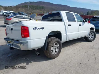2006 Dodge Dakota SLT z VIN 1D7HW48K06S676241, wystawiony jako IAAI lot #41986300 z przebiegiem 112 215 mil mil oraz . Historia ofert i sprzedaży dostępna na DreamBid. Obrazek 4.