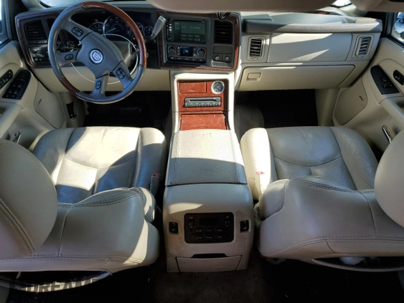 2005 Cadillac Escalade ESV z VIN 3GYFK66N35G271111, wystawiony jako Copart lot #43192695 z przebiegiem 186 144 mil mil oraz Tytuł czysty. Historia ofert i sprzedaży dostępna na DreamBid. Obrazek 8.