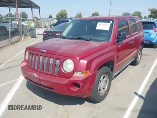 2008 Jeep Patriot Sport with VIN 1J8FT28088D703943, listed as a IAAI auction lot 42738705 with 195,234 mi miles and . Bid and sale history available at DreamBid. Image 2.