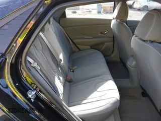2022 Hyundai Elantra SEL z VIN 5NPLS4AG6NH060109, wystawiony jako IAAI lot #42227757 z przebiegiem 17 586 mil mil oraz . Historia ofert i sprzedaży dostępna na DreamBid. Obrazek 8.