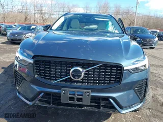 2024 Volvo XC60 Ultimate Dark Theme with VIN YV4L12RM6R1913362, listed as a IAAI auction lot 41596343 with 4,171 mi miles. Bid and sale history available at carsss.com. Image 12.