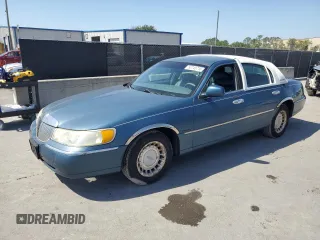 2002 Lincoln Town Car Executive z VIN 1LNHM81W82Y639350, wystawiony jako Copart lot #52745715 z przebiegiem 217 576 mil mil oraz Nie do naprawy • Non repairable. Historia ofert i sprzedaży dostępna na DreamBid. Obrazek 1.