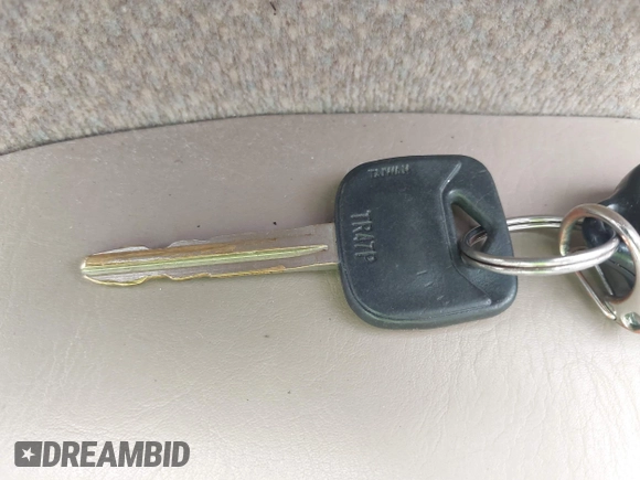 2000 Toyota Camry LE z VIN 4T1BF22K2YU094772, wystawiony jako IAAI lot #42427895 z przebiegiem 118 178 mil mil oraz . Historia ofert i sprzedaży dostępna na DreamBid. Obrazek 11.