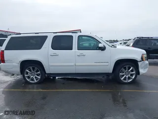 2008 Chevrolet Suburban LTZ with VIN 1GNFC16018R143195, listed as a IAAI auction lot 41577367 with 223,506 mi miles. Bid and sale history available at carsss.com. Image 13.