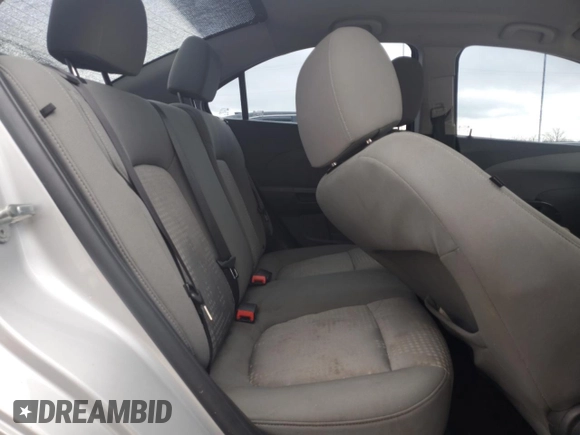 2016 Chevrolet Sonic LS z VIN 1G1JA5SH8G4110193, wystawiony jako Copart lot #45536835 z przebiegiem 116 239 mil mil oraz Szkoda całkowita • Salvage title. Historia ofert i sprzedaży dostępna na DreamBid. Obrazek 10.
