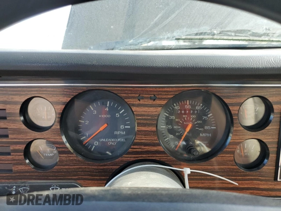 1983 Ford Mustang z VIN 1FABP2731DF221003, wystawiony jako Copart lot #72043544 z przebiegiem 20 777 mil mil oraz Szkoda całkowita • Salvage title. Historia ofert i sprzedaży dostępna na DreamBid. Obrazek 9.