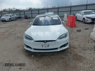 2017 Tesla Model S 100D z VIN 5YJSA1E29HF204797, wystawiony jako IAAI lot #41760296 z przebiegiem 92 587 mil mil oraz . Historia ofert i sprzedaży dostępna na DreamBid. Obrazek 12.