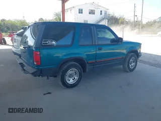 1994 Ford Explorer z VIN 1FMCU24X4RUC05892, wystawiony jako IAAI lot #41564472 z przebiegiem 510 872 mil mil oraz . Historia ofert i sprzedaży dostępna na DreamBid. Obrazek 4.