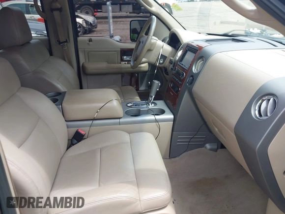 2008 Ford F-150 XLT с VIN 1FTPW12V08FB99006, выставлен на аукционе IAAI как лот 42611063 с пробегом 141 254 миль миль и . История ставок и продаж доступна на DreamBid. Изображение 5.