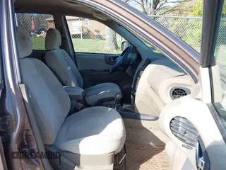 2005 Hyundai Santa Fe GLS with VIN KM8SC13D15U013890, listed as a IAAI auction lot 41917783 with 227,891 mi miles. Bid and sale history available at carsss.com. Image 5.