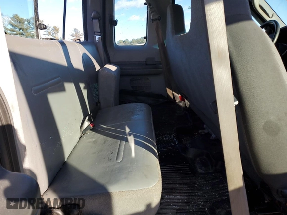 2006 Ford F-250 XL z VIN 1FTSX21P86EC45152, wystawiony jako Copart lot #58487155 z przebiegiem 204 104 mil mil oraz Nie do naprawy • Non repairable. Historia ofert i sprzedaży dostępna na DreamBid. Obrazek 10.