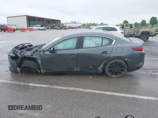2023 Mazda 3 Premium Plus z VIN 3MZBPBEY6PM353118, wystawiony jako IAAI lot #42214522 z przebiegiem Nie podano mil oraz . Historia ofert i sprzedaży dostępna na DreamBid. Obrazek 13.