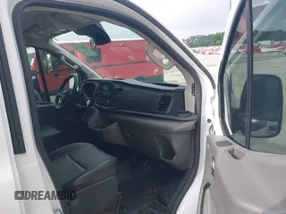 2023 Ford Transit Cargo с VIN 1FTBR1Y88PKA76644, выставлен на аукционе IAAI как лот 42382300 с пробегом 42 299 миль миль и . История ставок и продаж доступна на DreamBid. Изображение 5.