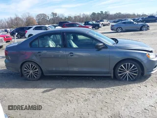 2016 Volkswagen Jetta Sport z VIN 3VWD17AJXGM302382, wystawiony jako IAAI lot #41441854 z przebiegiem 131 569 mil mil oraz . Historia ofert i sprzedaży dostępna na DreamBid. Obrazek 13.